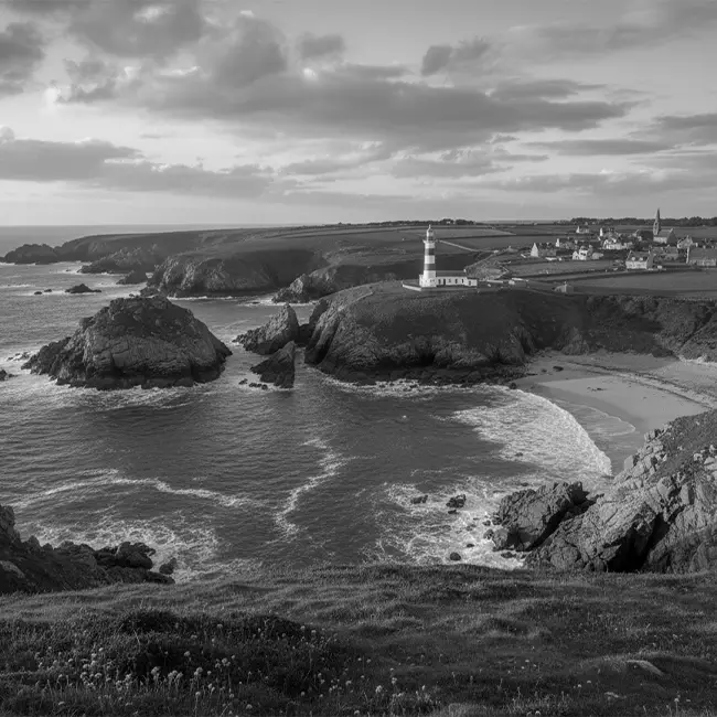 prise de vue du finistere en noir et blanc en bretagne pour enquete privé détective aquila