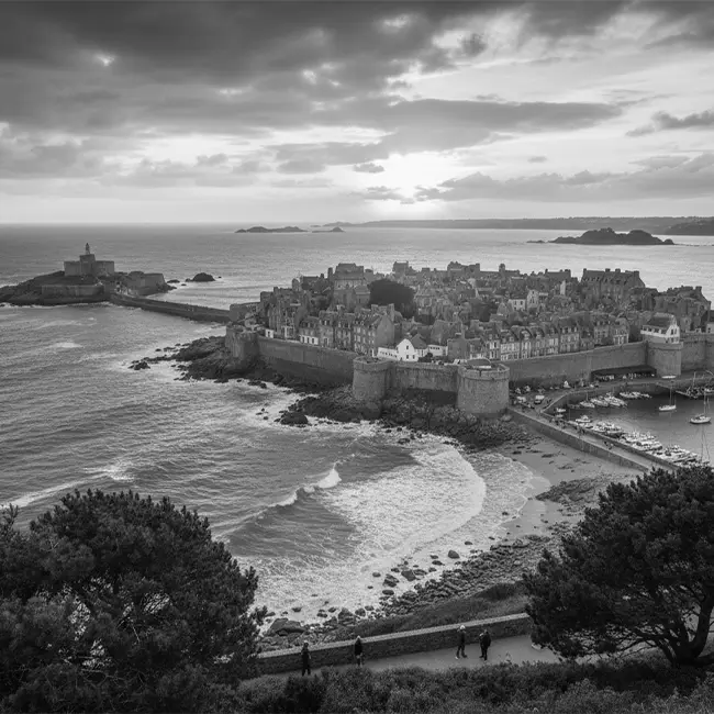 vue de saint-malo en bretagne pour enquete privé détective aquila
